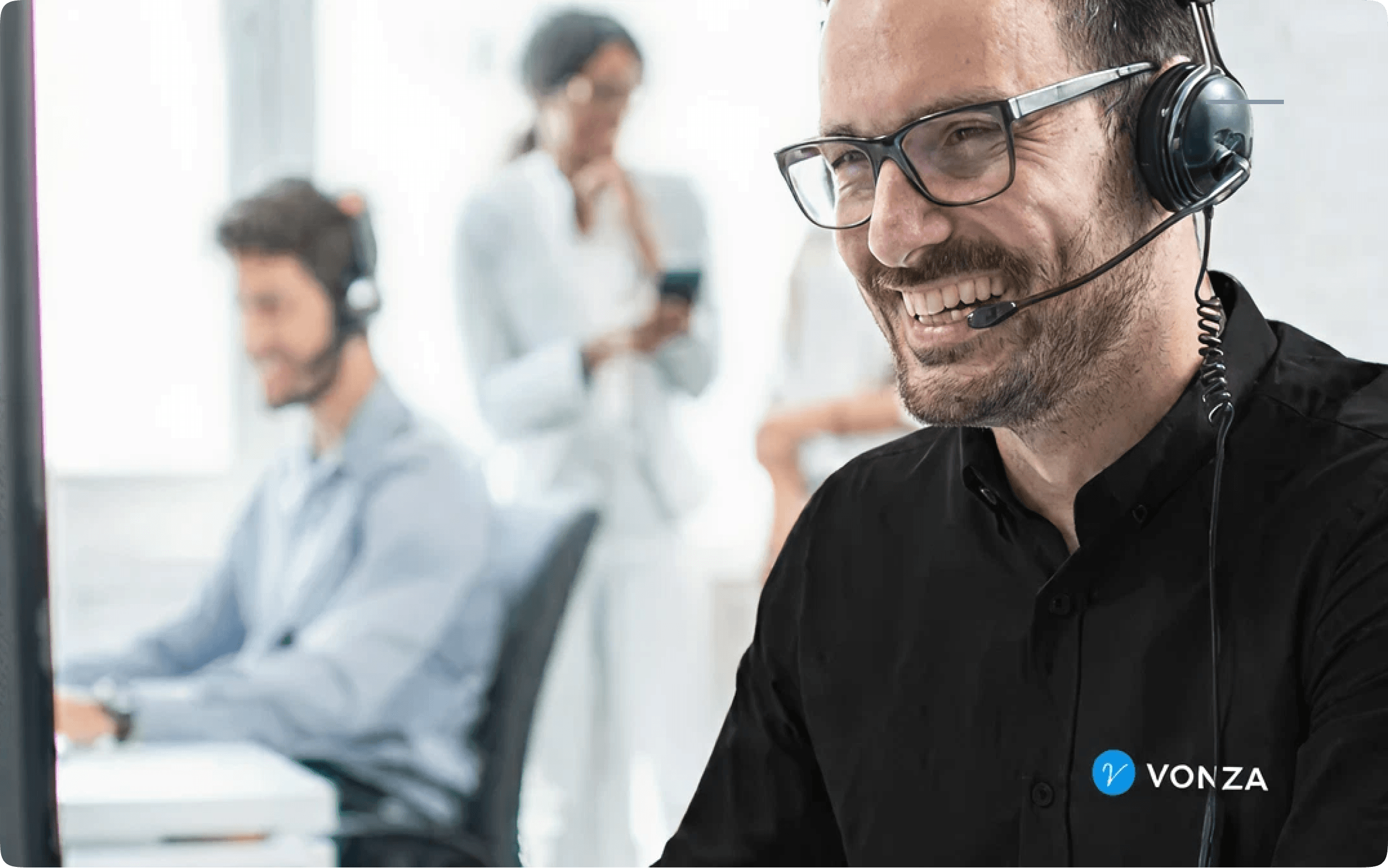 Vonza support specialist wearing a headset